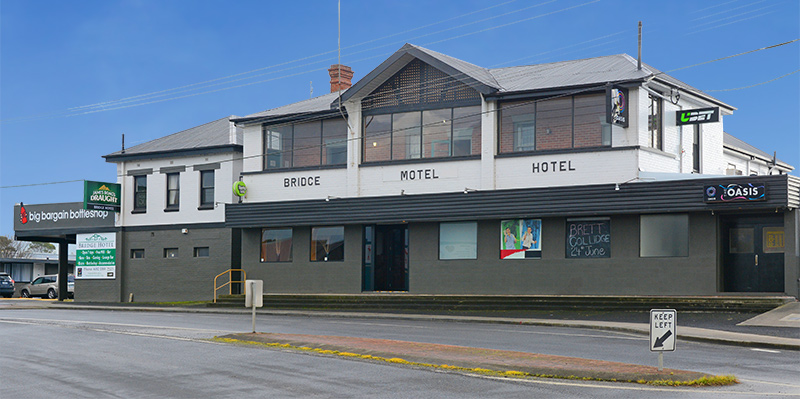 Welcome to the Bridge Hotel in Smithton